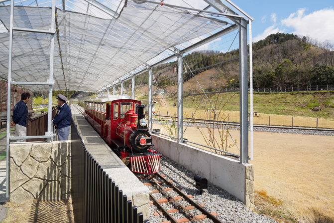 レトロかわいいトレイン「ローザン鉄道 ミルキーウェイ」に乗って、ショーンたちに会いに行こう！